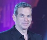Garou lors de l'enregistrement de l'émission Les années Bonheur, diffusée le 10 décembre 2011 sur France 2