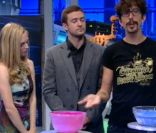 Amanda Seyfried et Justin Timberlake en pleine expérience scientifique sur le plateau de l'émission espagnole El Hormiguero, diffusée le 28 novembre 2011. 