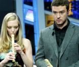 Amanda Seyfried et Justin Timberlake avec le présentateur de l'émission El Hormiguero, diffusée le 28  novembre 2011.