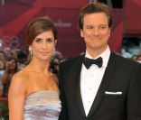 Livia Firth, au bras de son époux l\'acteur Colin Firth, portait au Festival de Venise sa robe écolo avec des chaussures Rogier Vivier. Le 5 septembre 2011.<br />