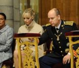 Stéphanie de Monaco aux côtés de Charlene et d'Albert lors de la Fête Nationale Monégasque, en novembre 2011. 