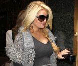 Jessica Simpson enceinte à la sortie de son hôtel à New York le 30 novembre 2011