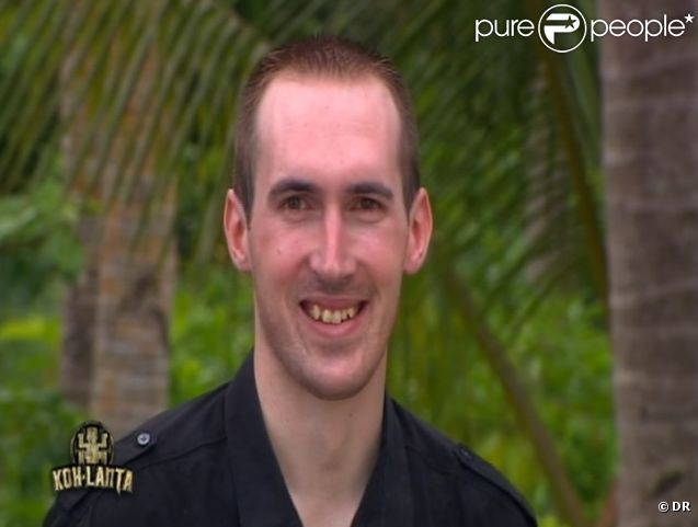 http://static1.purepeople.com/articles/8/92/18/8/@/753400-cliff-le-petit-ami-d-ella-dans-koh-637x0-2.jpg