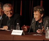 Gilbert Coullier et Johnny Hallyday à la conférence de presse de sa tournée Jamais seul, à la Tour Eiffel (Paris), le samedi 3 décembre 2011.