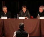 Johnny Hallyday et l'ensemble de son staff à la conférence de presse de sa tournée Jamais seul, à la Tour Eiffel (Paris), le samedi 3 décembre 2011.