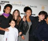 Michael Jackson : Un hommage absolument incroyable devant ses trois enfants
