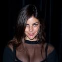 Julia Restoin : Enceinte, la fille de Carine Roitfeld dévoile son projet sexy