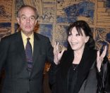 Frédéric Mitterrand et Juliette Gréco à la présentation du projet ElleSonParis, au ministère de la Culture, à Paris, le 7 décembre 2011.