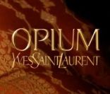 Voici la publicité version longue du parfum Opium de Yves Saint Laurent avec Emily Blunt.