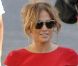 Radieuse, Jennifer Lopez a montré son ventre super plat grâce à un top court rouge vif. Montevideo, le 8 décembre 2011.