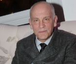John Malkovich fier de présenter sa collection Technobohemian à Paris le 8 décembre 2011