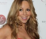 Mariah Carey pose sur le tapis rouge de la cérémonie des Noble Gift Awards 2011, le samedi 10 décembre 2011 au Dorchester Hotel à Londres.