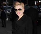 Scarlett Johansson se rend à l\'enregistrement de l\'émission de David Letterman à New York le 12 décembre 2011