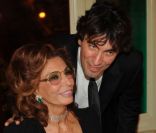 Sophia Loren et son fils Carlo Ponti Jr. lors du dîner organisé en hommage à Carlo Ponti, à Rome en Italie, le 12 décembre 2011