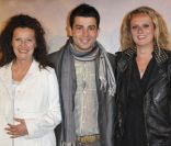 Anne Jousset, Jimmy Chatras et Aurore Auteuil lors de l'avant-première de La Fille du puisatier à Paris le 14 avril 2011.