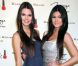 Kylie Jenner et Kendall Jenner lors de l'ouverture de la boutique Kardashian Khaos à Las Vegas le 15 décembre 2011