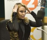 Kylie Minogue dans les studios de la radio BBC à Londres le 19 décembre 2011<br />