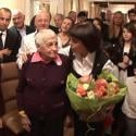 Mireille Mathieu réunit ses treize frères et soeurs pour les 90 ans de sa maman