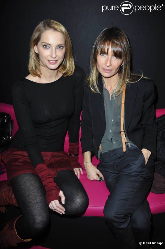 Frédérique Bel et Axelle Laffont lors de l'inauguration de l'espace gourmand, à Orly Ouest, le 20 décembre 2011