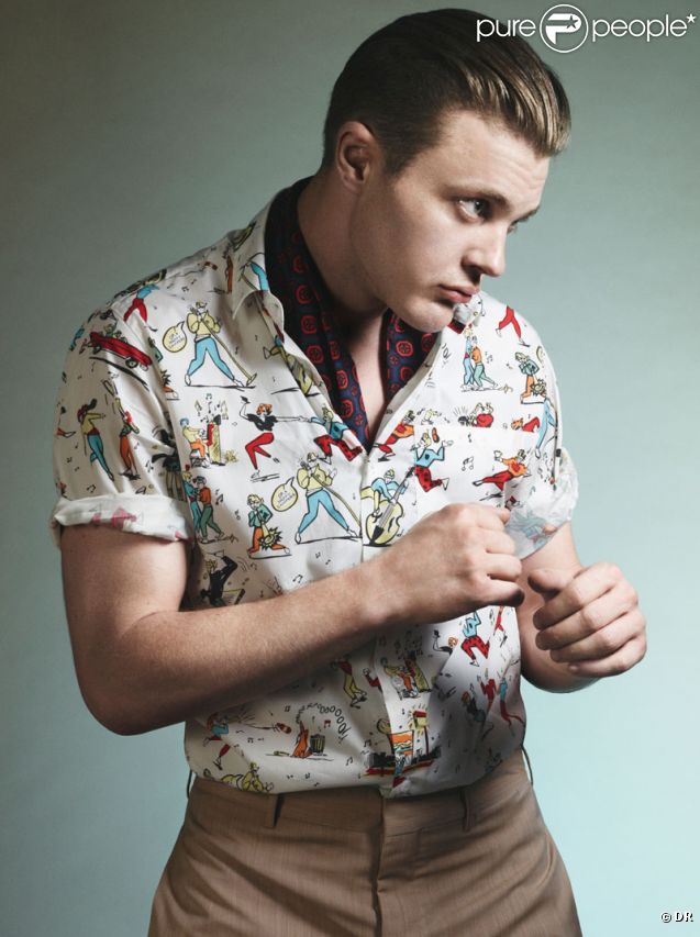 Michael Pitt, poings serrés et prêt à boxer sur la campagne printemps 2012 de Prada. 