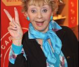 Annie Cordy lit des contes pour enfants au Carré d'Encre, librairie parisienne, le jeudi 22 décembre 2011.