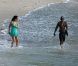Djimon Hounsou, sa compagne Kimora Lee Simmons et leur fils Kenzo sur la plage de St Barth le 23 décembre 2011