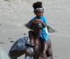 Djimon Hounsou, profite d'un moment privilégié avec son fils Kenzo sur la plage de St Barth le 23 décembre 2011