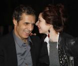 Julien Clerc et sa compagne Hélène Grémillon à Paris, le 5 décembre 2011.