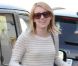 Emma Roberts, souriante à Los Angeles lors de son après midi shopping, le 29 décembre 2011.