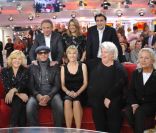 Michel Drucker, Izia Higelin, Nicoletta, JoeyStarr, Karin Viard, Catherine Hosmalin et Agnès B lors de l\'émission Vivement Dimanche enregistrée le 4 janvier 2012 au Studio Gabriel à Paris