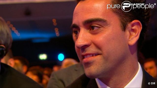 Xavi Hernandez à Zurich le 9 janvier 2012 des mains de Ronaldo et Michel Platini