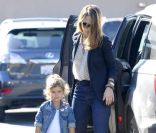 Jessica Alba et sa petite princesse Honor sont des copies conformes aux styles bien marqués.  