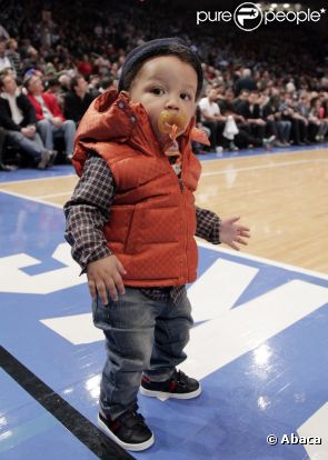 Le petit Egypt (1 an) foule le parquet du Madison Square Garden avec style.
