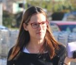 Jennifer Garner, enceinte, et sa fille Seraphina, à Los Angeles, le 12 janvier 2012