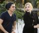 Chloë Moretz et un ami partagent un moment de détente dans les rues de West Hollywood le 8 janvier 2012