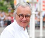 Alain Ducasse met Carole Bouquet et François-Xavier Demaison aux fourneaux