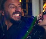 <p>Image du clip de <em>Rock the Boat</em>, de Bob Sinclar.</p>
<p>Bob Sinclar dévoilera son nouvel album, <em>Disco Crash</em>, le 30 janvier 2012, annoncé quelques jours plus tôt par le clip de <em>Rock the Boat</em>, une collaboration survitaminée