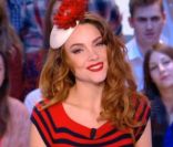 La ravissante Solweig Rediger-Lizlow laisse sa place à Frédéric Mitterrand dans le Grand Journal de Canal + le vendredi 20 janvier 2012