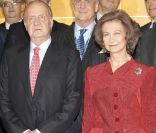  Juan Carlos et Sofia d'Espagne en engagement officiel en janvier 2012 à Madrid. 
 Le roi Juan Carlos Ier a-t-il flirté avec Lady Diana à la fin des années 1980 ? Les rumeurs de romance ressurgissent dans La  Soledad de la reine: Sofia, una vida , biographie non autorisée de la reine Sofia publiée par la spécialiste du genre Pilar Eyre. 