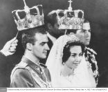  Juan Carlos Ier et Sofia lors de leur mariage le 14 mai 1962 à Athènes. Quarante ans plus tard, leur union ne tient-elle plus qu'à l'abnégation de la reine ? 
 L'ouvrage La  Soledad de la reine: Sofia, una vida , biographie non autorisée de la reine Sofia publiée par la spécialiste du genre Pilar Eyre, l'affirme. 