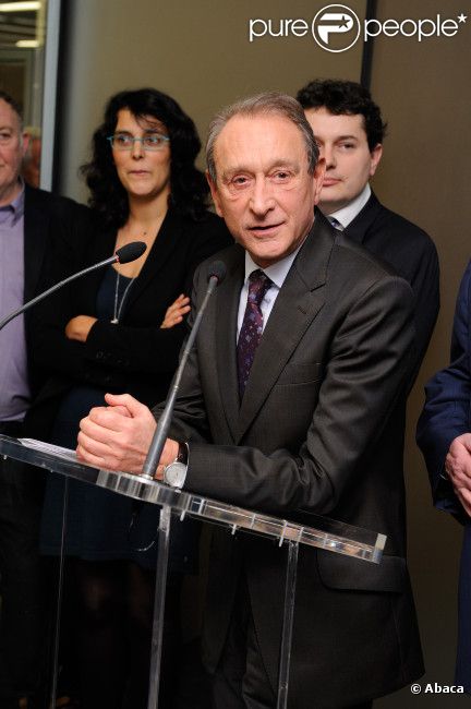 Bertand Delanoë lors de l'inauguration du centre sportif Pajol le 25 janvier 2012