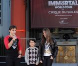 Paris, Prince et Blanket Jackson lors d'une cérémonie hommage à Michael Jackson au cours de laquelle ont été apposées les empreintes du King of Pop au pied du Chinese Theatre de Los Angeles le 26 janvier 2012