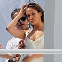 Jennifer Lopez sur un shooting à Miami, elle est somptueusement belle !<br />