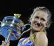 Victoria Azarenka a remporté le 28 janvier 2012 à 22 ans l'Open d'Australie, son premier trophée en Grand Chelem, aux dépens de Maria Sharapova, et est devenue la nouvelle numéro un mondial.