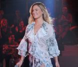Bar Refaeli arrive sur le plateau de l'émission Chambretti Sunday Show, le 28 janvier 2012 à Milan