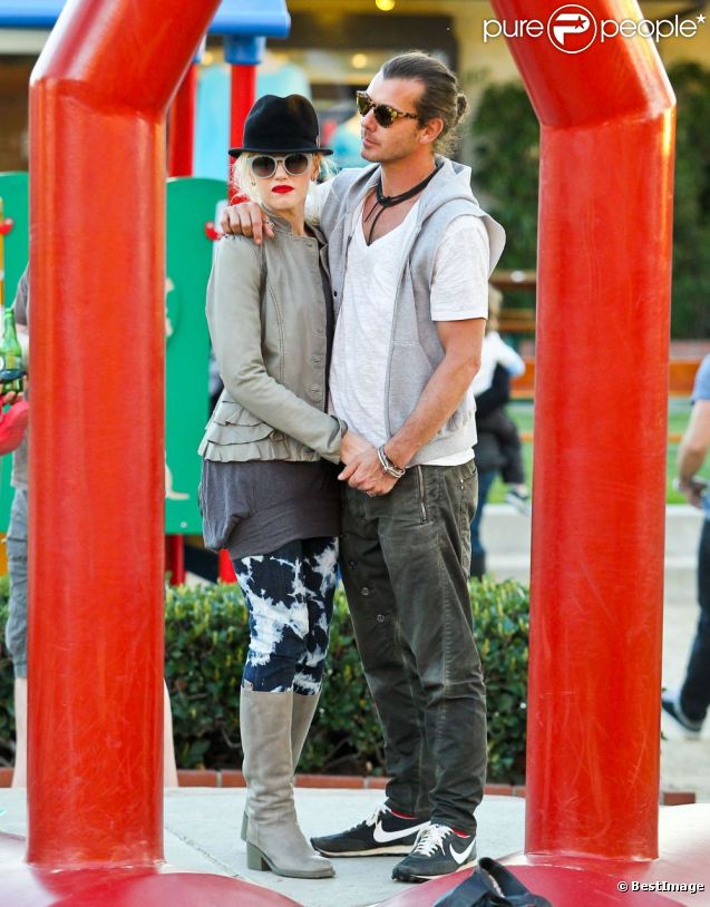 Gwen Stefani très tendre avec son mari Gavin Rossdale, dans un parc de Los Angeles le 29 janvier 2012