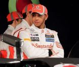Lewis Hamilton présente la McLaren Mercedes MP4-27 à Woking en Angleterre le 1er février 2012