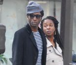 Keziah Jones et sa compagne Hauwa Mukan (photo : en promenade dans Paris en juillet 2011) se sont mariés le 14 janvier 2012 à Lagos.