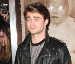 Surprenant look de Daniel Radcliffe à l\'avant-première de <em>La Dame en noir</em>, à Los Angeles, le 2 février 2012.