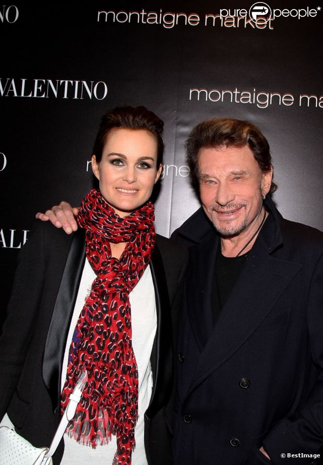 Laeticia et Johnny Hallyday au lancement du sac Vavavoom de Valentino, vendu en édition limitée et en exclusivité au magasin Montaigne Market à Paris, le 25 janvier 2012